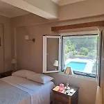 Luxury Breeze With Private Pools *