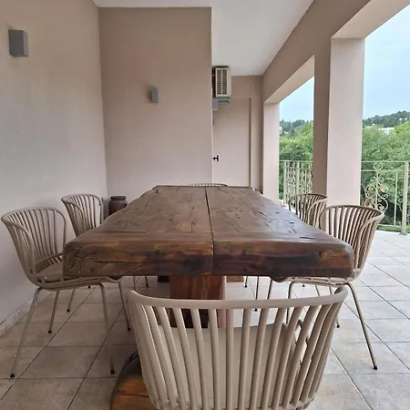 Luxury Breeze With Private Pools Vilă