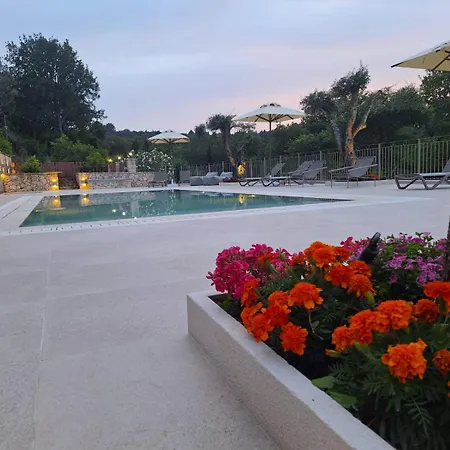 Vilă Luxury Breeze With Private Pools