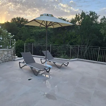Luxury Breeze With Private Pools Δασιά