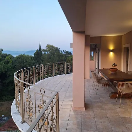 Luxury Breeze With Private Pools Δασιά
