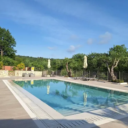 Luxury Breeze With Private Pools Villa *