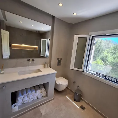 Luxury Breeze With Private Pools *