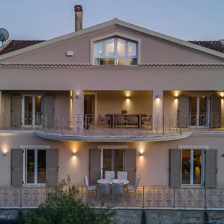 Luxury Breeze With Private Pools Villa