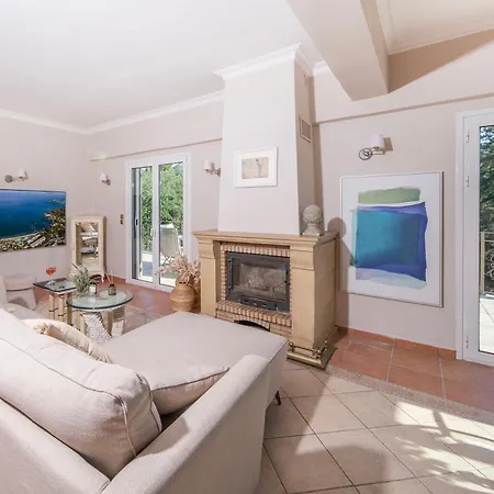 Luxury Breeze With Private Pools *