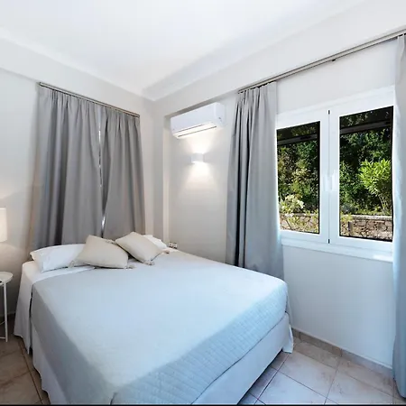 Luxury Breeze With Private Pools * Dassia (Corfu)