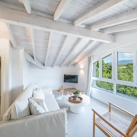 Luxury Breeze With Private Pools Villa *