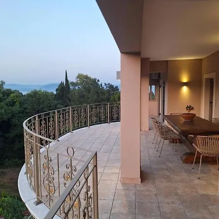 Luxury Breeze With Private Pools Villa
