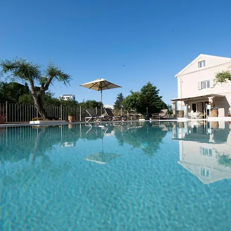 Luxury Breeze With Private Pools Dassia (Corfu)