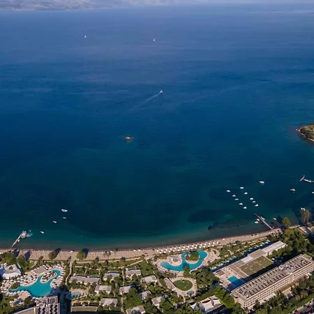 Luxury Breeze With Private Pools Villa