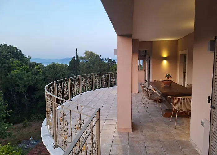 Luxury Breeze With Private Pools Dassia (Corfu)