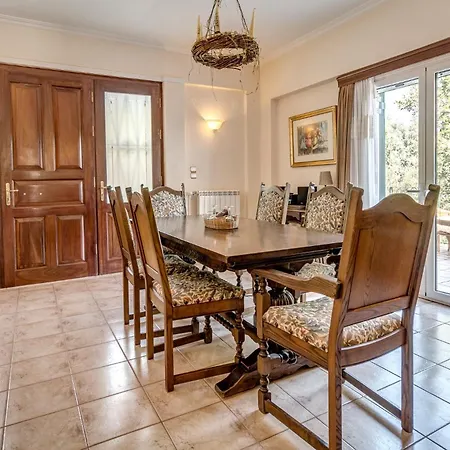 Luxury Breeze With Private Pools *