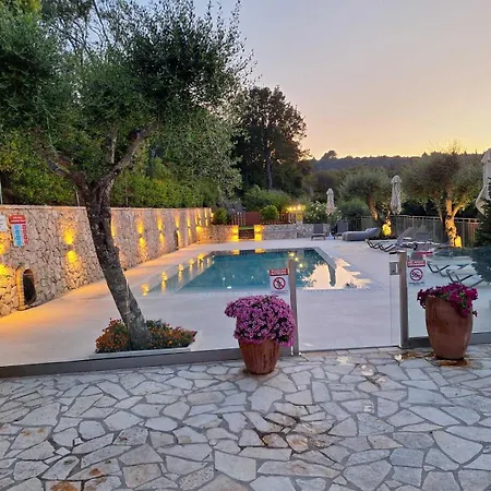 Luxury Breeze With Private Pools