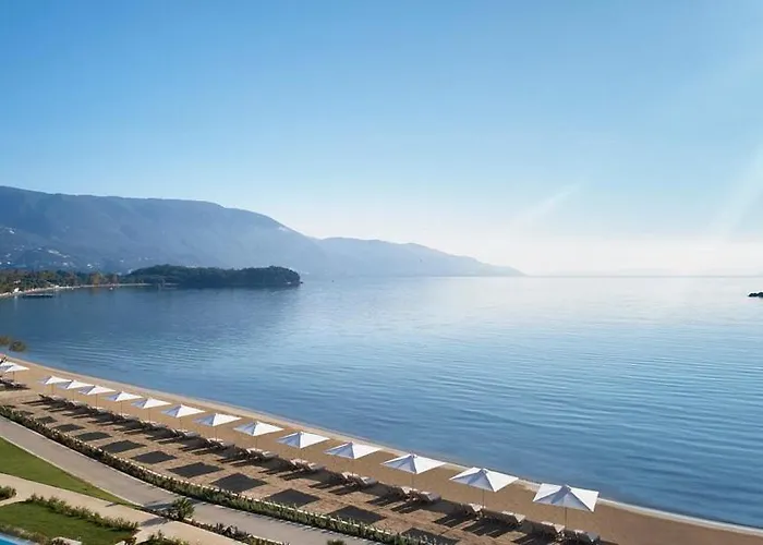 Luxury Breeze With Private Pools *