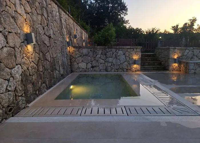 Luxury Breeze With Private Pools Vila