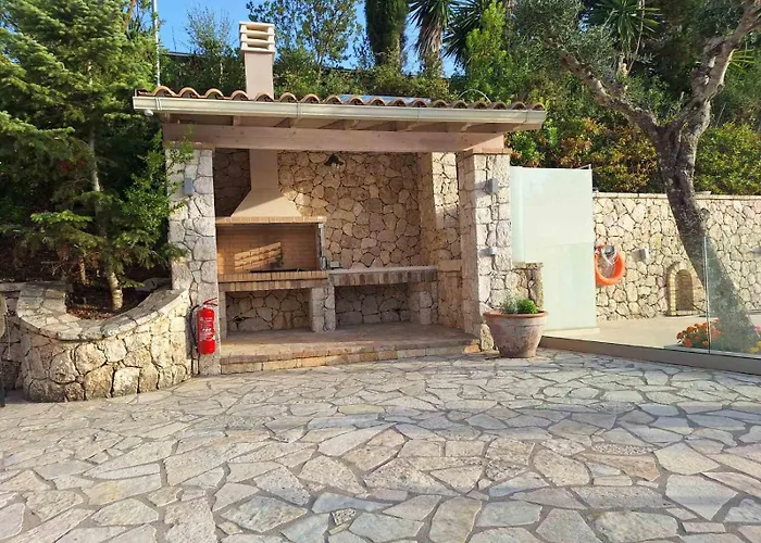 Luxury Breeze With Private Pools Dasziá