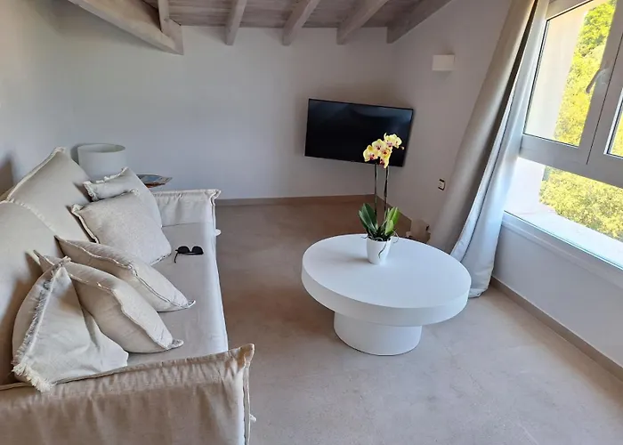 Luxury Breeze With Private Pools * Dassiá