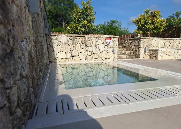 Luxury Breeze With Private Pools *
