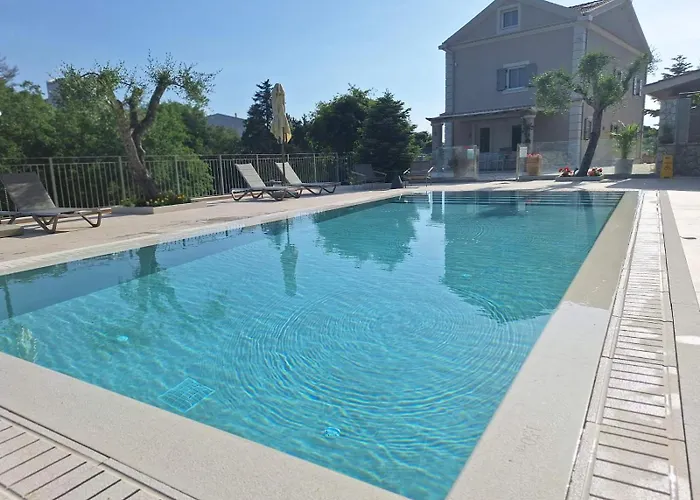 Luxury Breeze With Private Pools Dassia (Corfu)